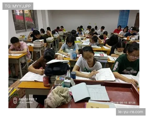 霍奇森开启人生新篇章：从绿茵教头到权威足球评论员