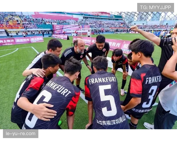 中国足球决赛：球队表现稳健，开启历史新篇章