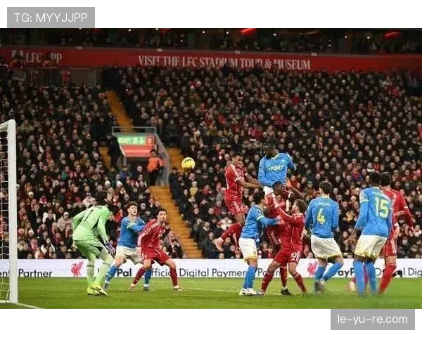 利物浦激进压迫战术加剧防守风险,攻守平衡面临考验 利物浦激进压迫战术加剧防守风险,攻守平衡面临考验