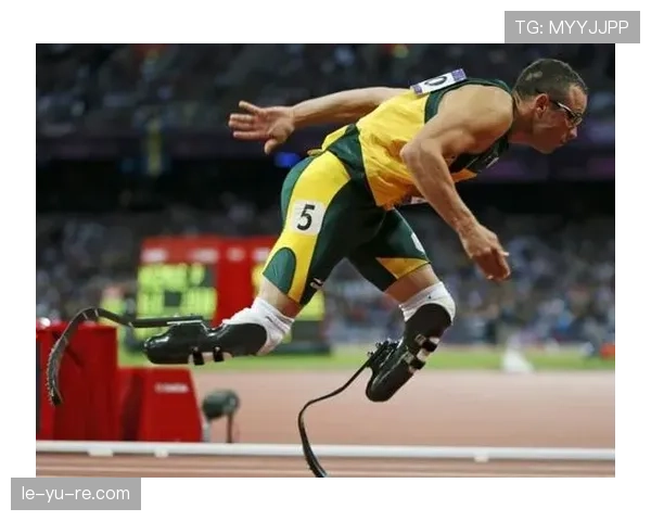 奥斯卡·皮斯托瑞斯家里装了三套假肢，一套跑步用，一套约会穿，还有一套纯金的放玄关镇宅